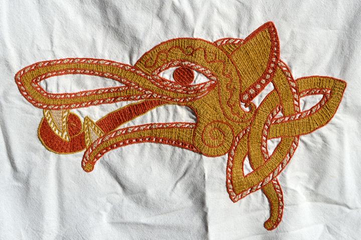 Der fertig gestickte Wolfskopf